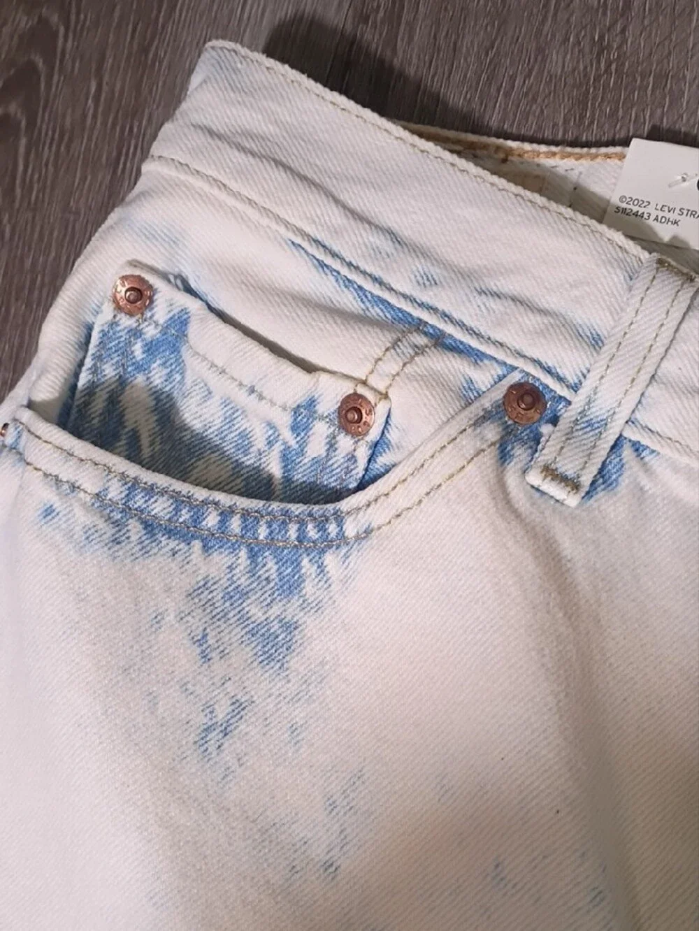 Levi's Cream Relaxed Jeans with Light‎ Blue Accents